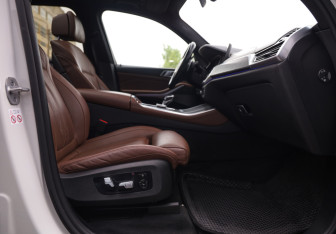 Подержанный автомобиль BMW X5 2021 года (32 фото)