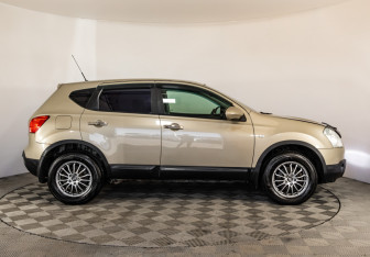 Подержанный автомобиль Nissan Qashqai 2008 года (4 фото)