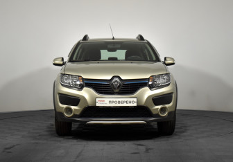 Подержанный автомобиль Renault Sandero 2017 года (2 фото)
