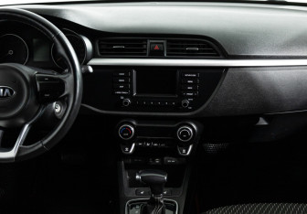 Подержанный автомобиль Kia Rio Hatchback 2019 года (14 фото)