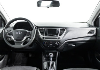 Подержанный автомобиль Hyundai Solaris Sedan 2022 года (13 фото)