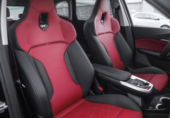 Подержанный автомобиль BMW X1 2024 года (32 фото)