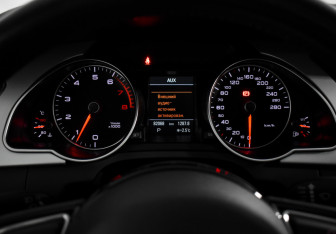 Подержанный автомобиль Audi A5 Coupe 2015 года (17 фото)