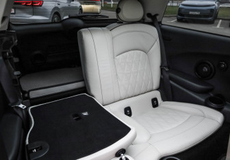 Подержанный автомобиль MINI Hatch 2019 года (35 фото)