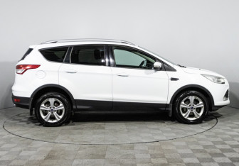 Подержанный автомобиль Ford Kuga 2014 года (4 фото)
