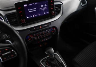 Подержанный автомобиль Kia Ceed Wagon 2022 года (19 фото)