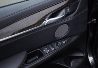 Подержанный автомобиль BMW X6 2018 года (14 фото)