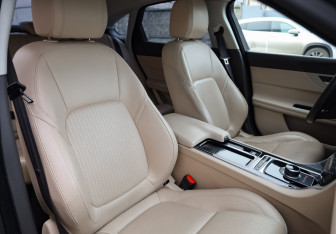 Подержанный автомобиль Jaguar XF Sedan 2018 года (24 фото)