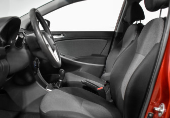 Подержанный автомобиль Hyundai Solaris Sedan 2012 года (12 фото)