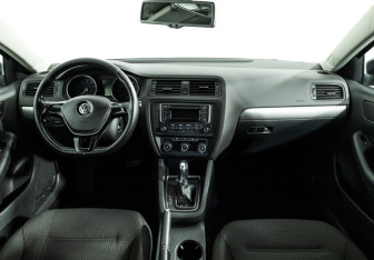 Подержанный автомобиль Volkswagen Jetta Sedan 2014 года (13 фото)