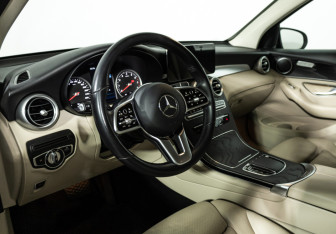 Подержанный автомобиль Mercedes-Benz GLC Coupe 2021 года (12 фото)