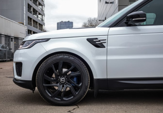 Подержанный автомобиль Land Rover Range Rover Sport 2019 года (9 фото)