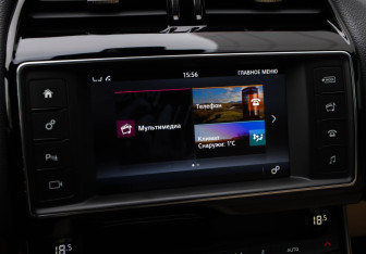 Подержанный автомобиль Jaguar XE 2015 года (13 фото)