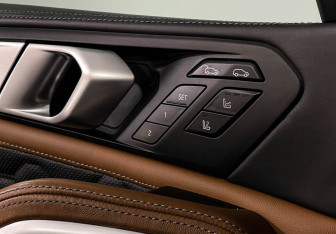 Подержанный автомобиль BMW X6 M 2020 года (19 фото)