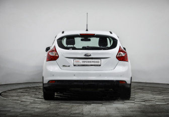 Подержанный автомобиль Ford Focus Hatchback 2013 года (6 фото)