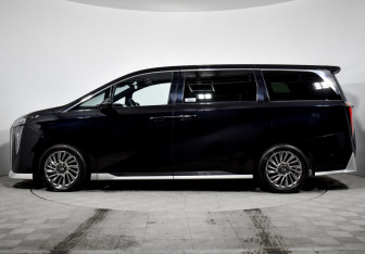 Подержанный автомобиль GAC M8 2024 года (8 фото)