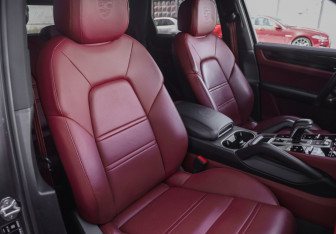 Подержанный автомобиль Porsche Cayenne 2020 года (33 фото)