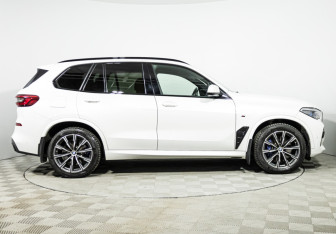 Подержанный автомобиль BMW X5 2019 года (4 фото)