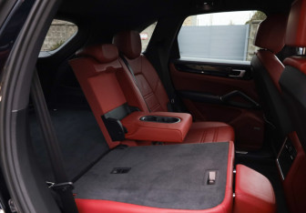 Подержанный автомобиль Porsche Cayenne 2019 года (14 фото)