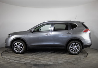 Подержанный автомобиль Nissan X-Trail 2015 года (8 фото)