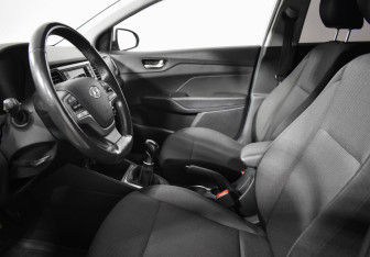 Подержанный автомобиль Hyundai Solaris Sedan 2017 года (10 фото)