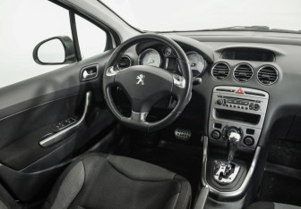Подержанный автомобиль Peugeot 308 Hatchback 2011 года (9 фото)