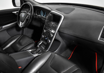 Подержанный автомобиль Volvo XC60 2015 года (14 фото)