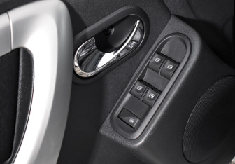 Подержанный автомобиль Nissan Terrano 2017 года (10 фото)