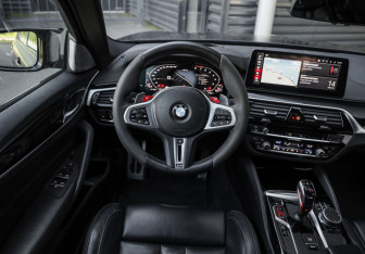 Подержанный автомобиль BMW M5 Sedan 2021 года (17 фото)