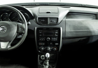 Подержанный автомобиль Nissan Terrano 2018 года (14 фото)
