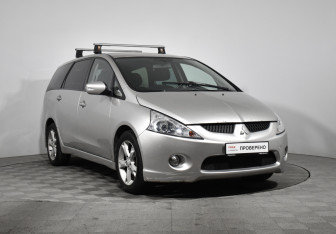 Подержанный автомобиль Mitsubishi Grandis 2008 года (3 фото)