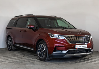 Подержанный автомобиль Kia Carnival 2023 года (3 фото)