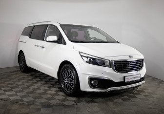Подержанный автомобиль Kia Carnival 2016 года (3 фото)
