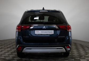 Подержанный автомобиль Mitsubishi Outlander 2019 года (6 фото)