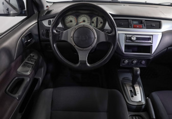 Подержанный автомобиль Mitsubishi Lancer Sedan 2006 года (11 фото)