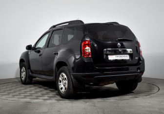 Подержанный автомобиль Renault Duster 2014 года (7 фото)