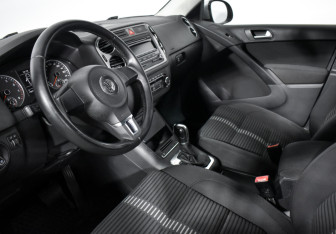 Подержанный автомобиль Volkswagen Tiguan 2011 года (9 фото)