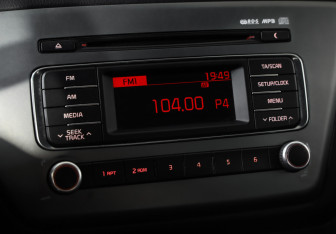 Подержанный автомобиль Kia Rio Hatchback 2017 года (14 фото)