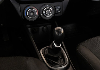 Подержанный автомобиль Kia Rio Sedan 2011 года (12 фото)