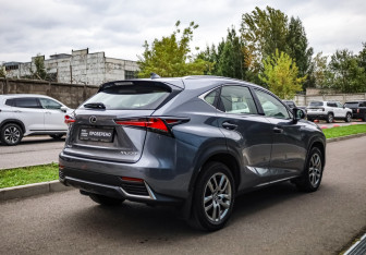 Подержанный автомобиль Lexus NX 2017 года (4 фото)