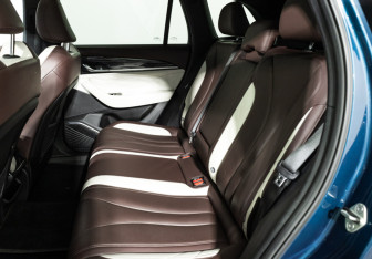 Подержанный автомобиль Geely Monjaro 2023 года (10 фото)