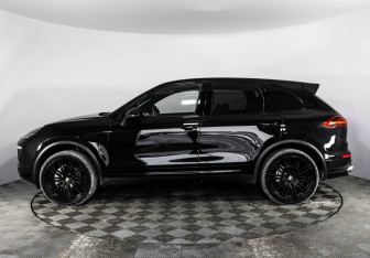 Подержанный автомобиль Porsche Cayenne 2014 года (10 фото)