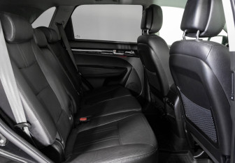 Подержанный автомобиль Kia Sorento 2014 года (21 фото)