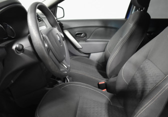 Подержанный автомобиль Renault Logan Sedan 2018 года (10 фото)