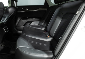Подержанный автомобиль Kia K5 2020 года (10 фото)