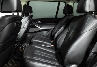 Подержанный автомобиль BMW X7 2020 года (10 фото)