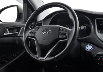 Подержанный автомобиль Hyundai Tucson 2017 года (14 фото)