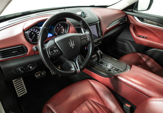 Подержанный автомобиль Maserati Levante 2017 года (11 фото)