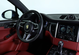Подержанный автомобиль Porsche Macan 2015 года (13 фото)