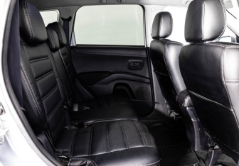 Подержанный автомобиль Mitsubishi Outlander 2011 года (16 фото)